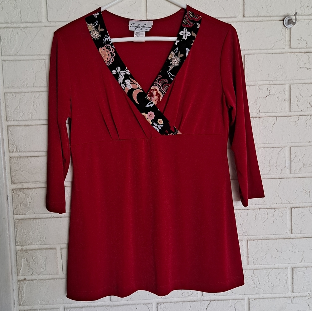 Carolyn Strauss Collection red v neck blouse, xsp